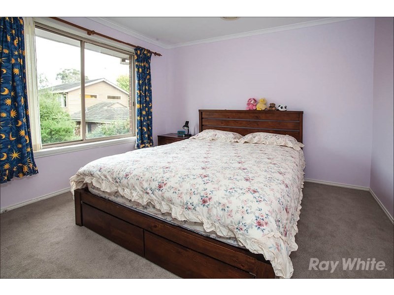 8 Peartree Way, Glen Waverley VIC 3150