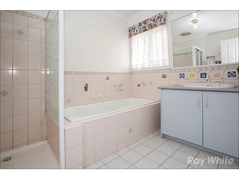 8 Peartree Way, Glen Waverley VIC 3150