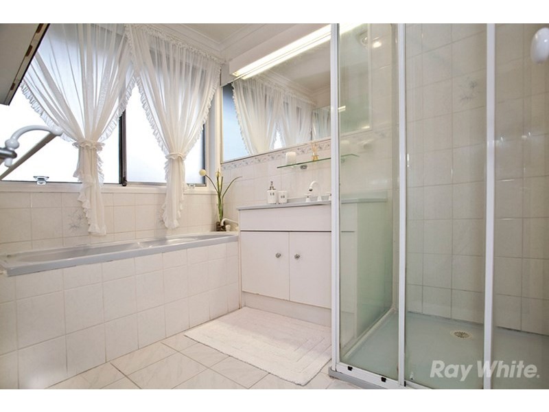 8 Kooringa Crescent, Wheelers Hill VIC 3150