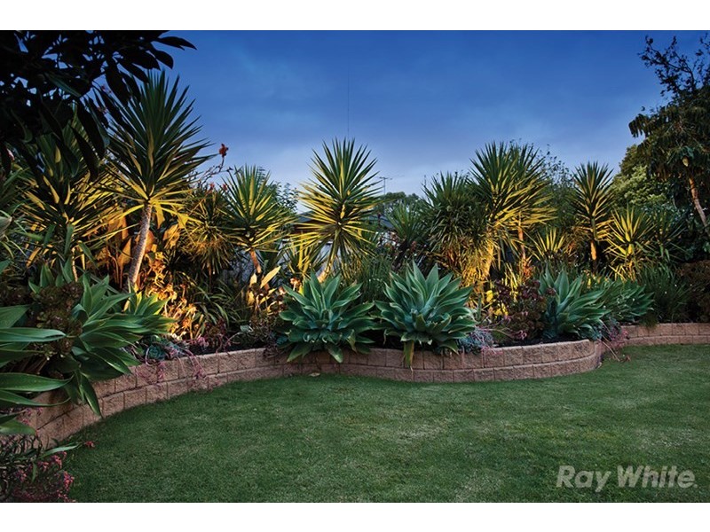 8 Kooringa Crescent, Wheelers Hill VIC 3150