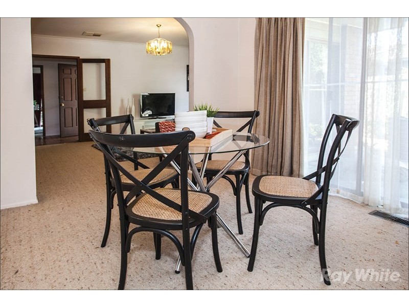 72 Mannering Drive, Glen Waverley VIC 3150