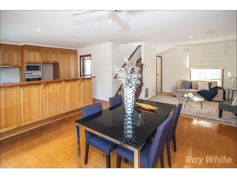 72 Mannering Drive, Glen Waverley VIC 3150