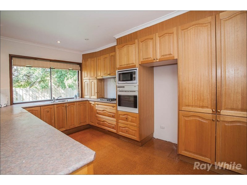 72 Mannering Drive, Glen Waverley VIC 3150