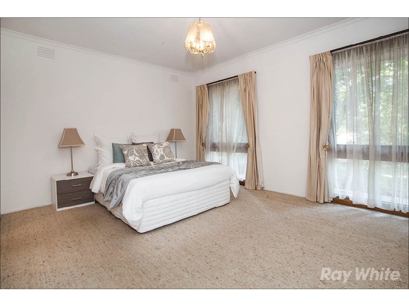 72 Mannering Drive, Glen Waverley VIC 3150