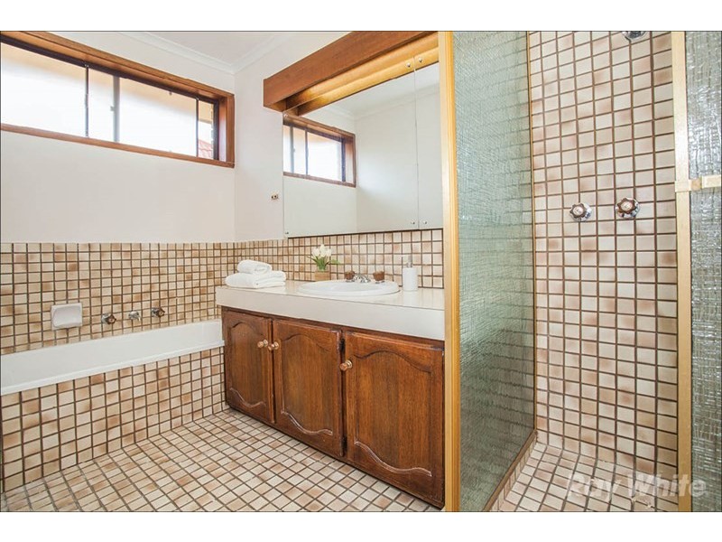 72 Mannering Drive, Glen Waverley VIC 3150