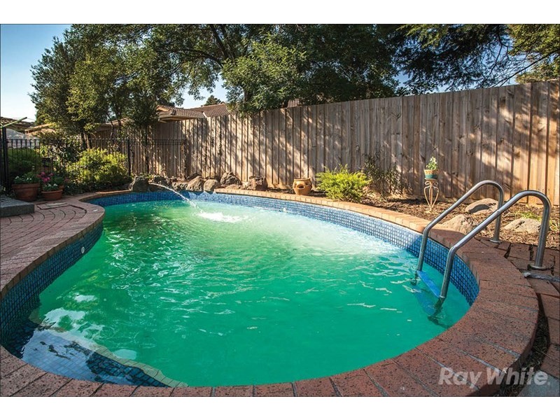 72 Mannering Drive, Glen Waverley VIC 3150