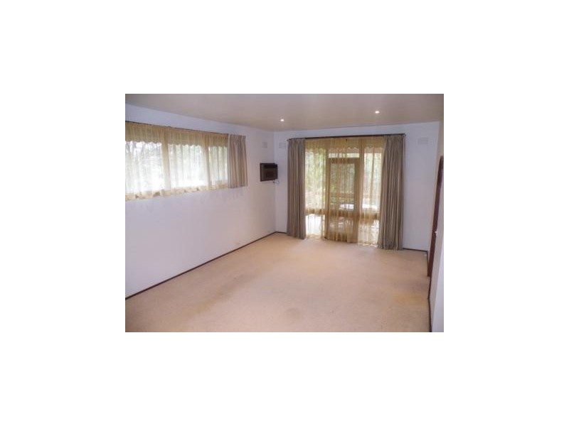 4 Highvale Road, Glen Waverley VIC 3150