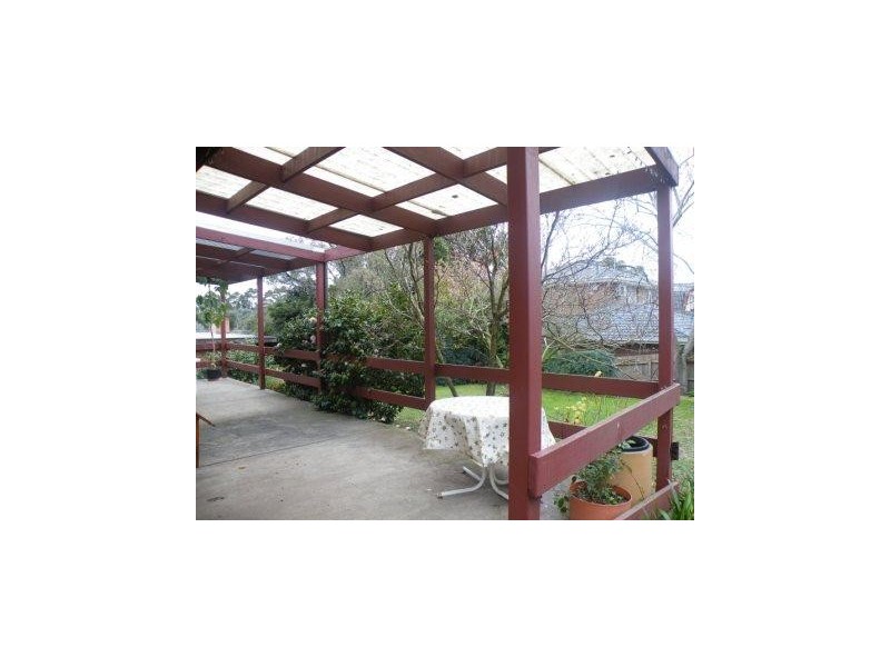 4 Highvale Road, Glen Waverley VIC 3150