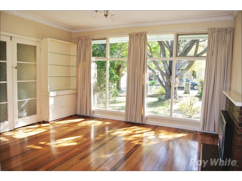 18 Roberts Street, Glen Waverley VIC 3150