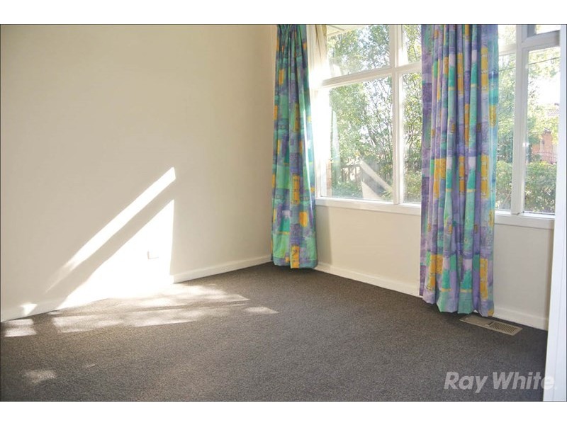 18 Roberts Street, Glen Waverley VIC 3150