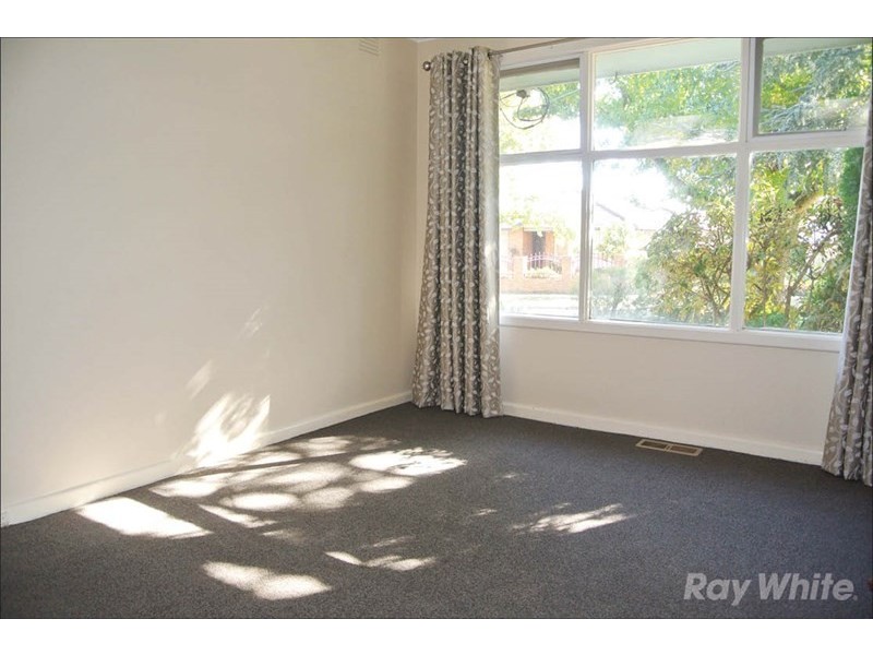 18 Roberts Street, Glen Waverley VIC 3150