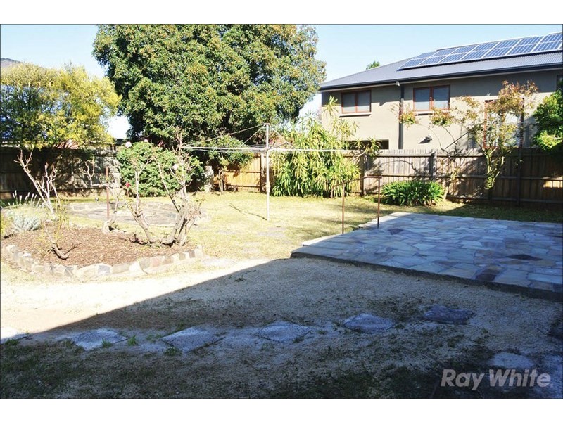 18 Roberts Street, Glen Waverley VIC 3150