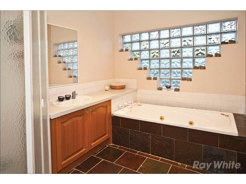 1/1 Rolls Court, Glen Waverley VIC 3150