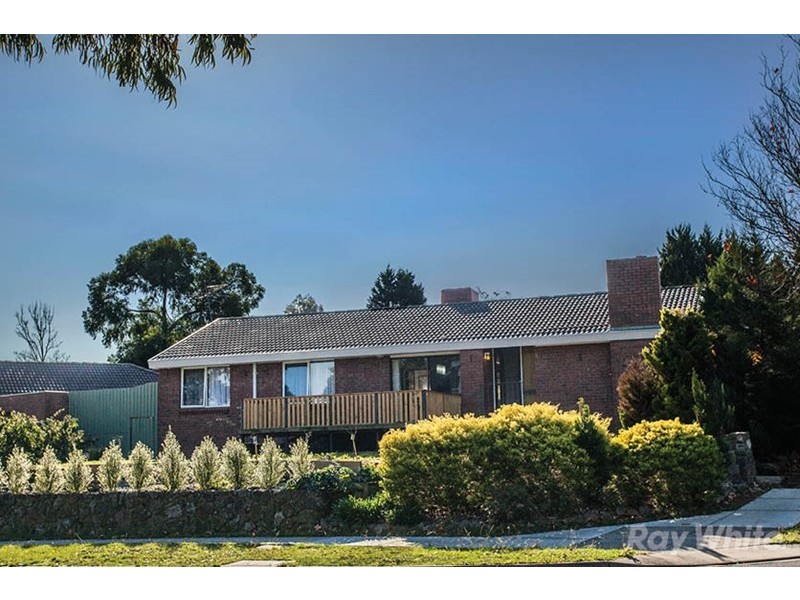 8 Bridgewater Way, Rowville VIC 3178