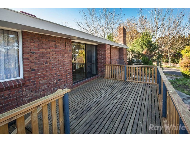 8 Bridgewater Way, Rowville VIC 3178