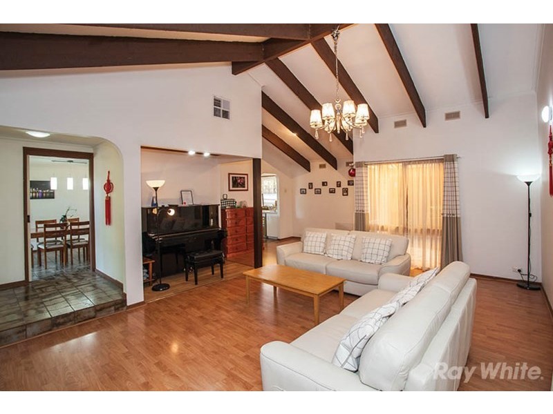 8 Bridgewater Way, Rowville VIC 3178