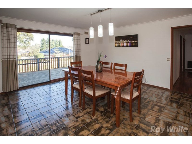 8 Bridgewater Way, Rowville VIC 3178