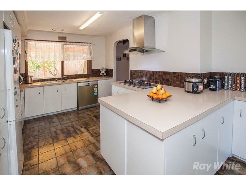 8 Bridgewater Way, Rowville VIC 3178