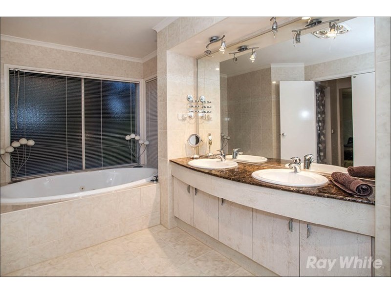 914 High Street Road, Glen Waverley VIC 3150