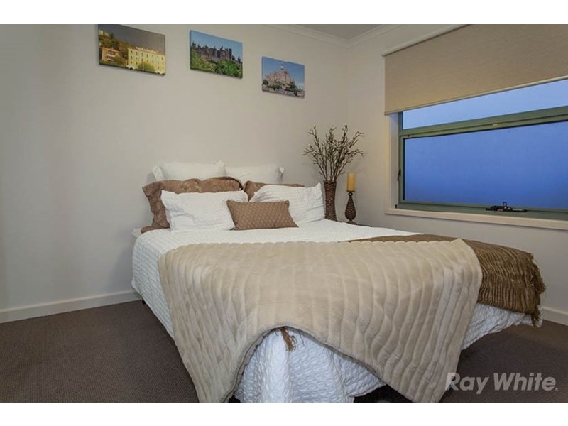 33 Brunton Crescent, Mulgrave VIC 3170