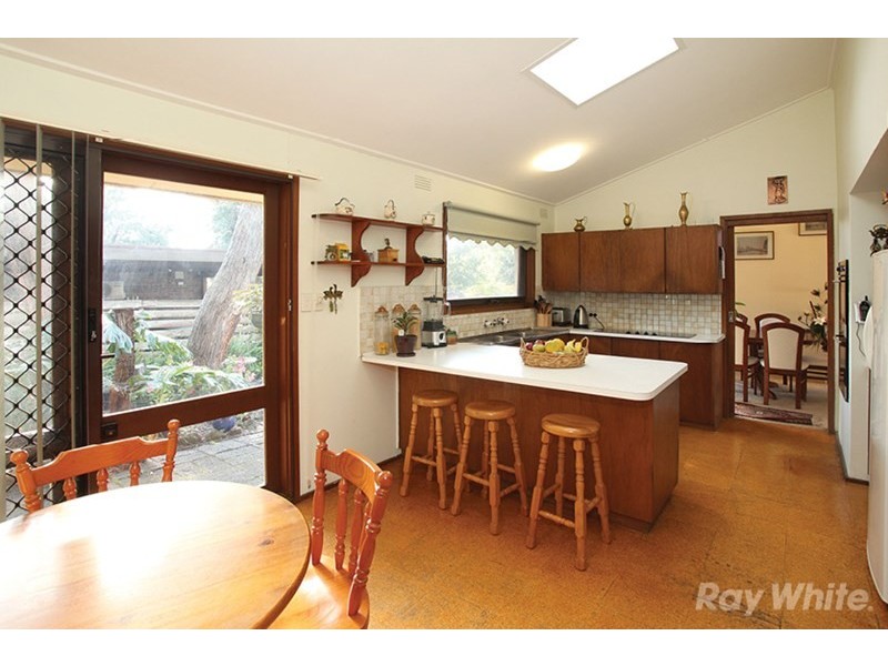 15 Compton Street, Glen Waverley VIC 3150