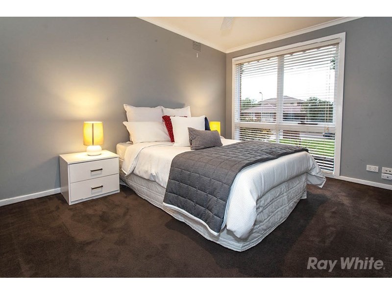 17 Brennan Drive, Wantirna South VIC 3152