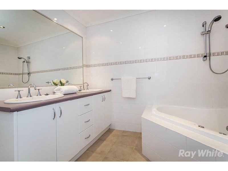 17 Brennan Drive, Wantirna South VIC 3152