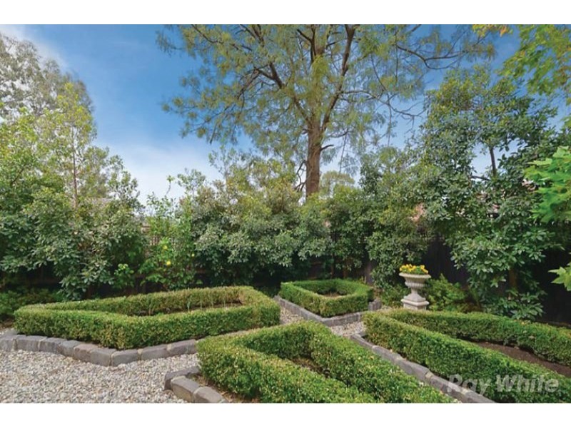 4 Delfin Court, Glen Waverley VIC 3150