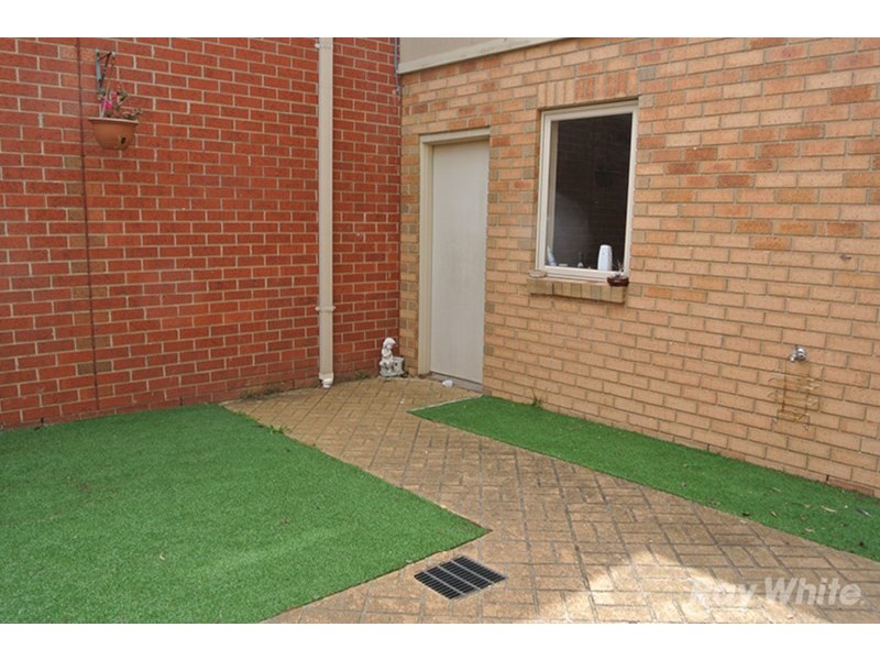 11/2 Mckelvie Court, Glen Waverley VIC 3150