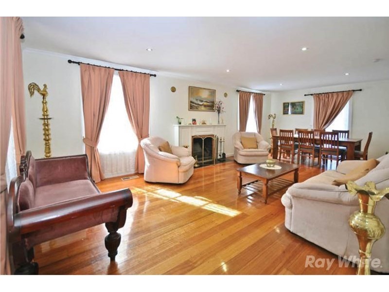 32 Brandon Park Drive, Wheelers Hill VIC 3150