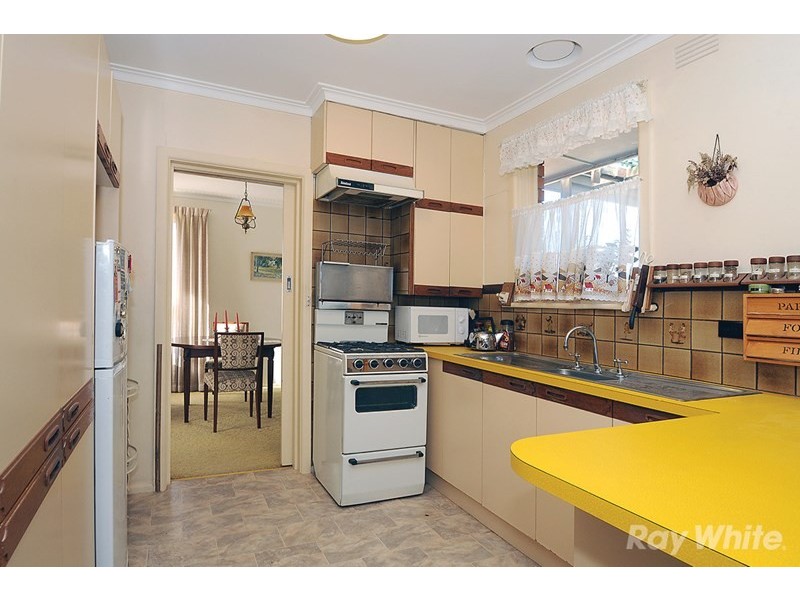 24 Delmore Crescent, Glen Waverley VIC 3150