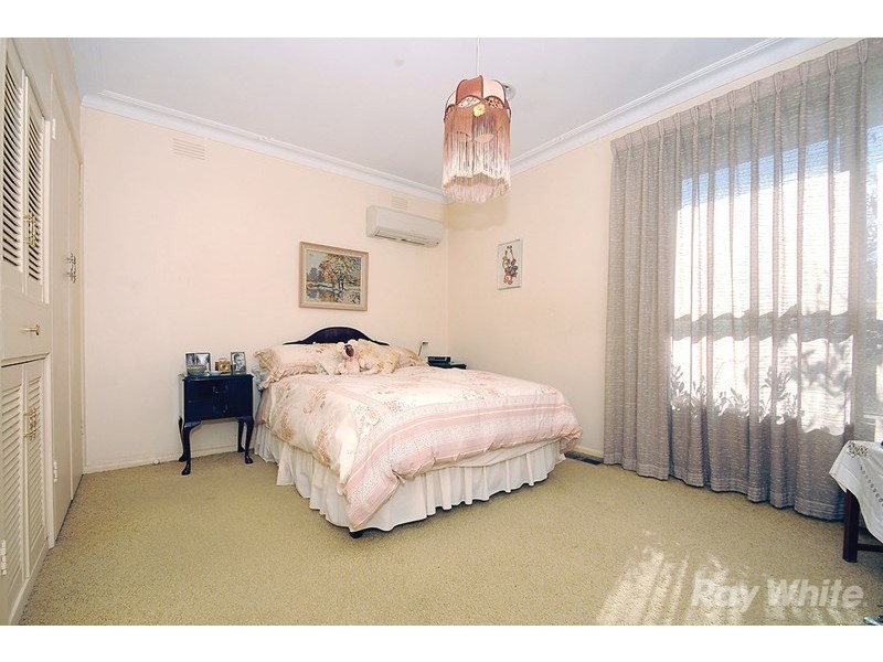 24 Delmore Crescent, Glen Waverley VIC 3150
