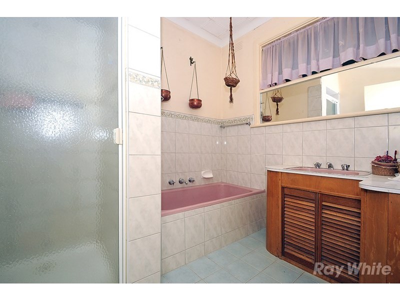 24 Delmore Crescent, Glen Waverley VIC 3150