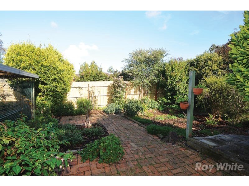 24 Delmore Crescent, Glen Waverley VIC 3150