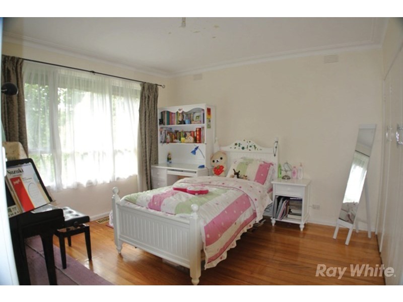 31 Railway Avenue, Ringwood East VIC 3135