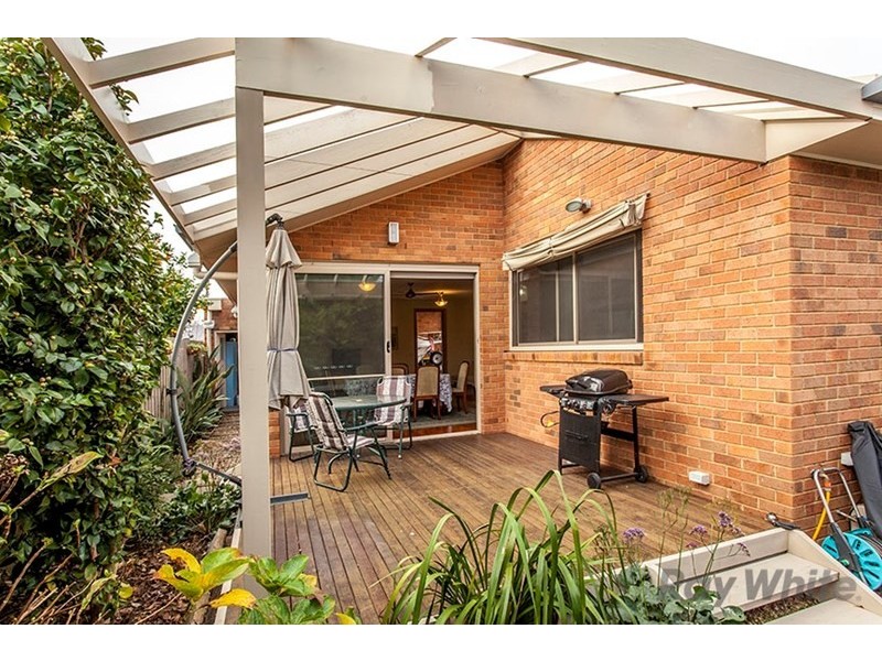 2/28 Diosma Drive, Glen Waverley VIC 3150