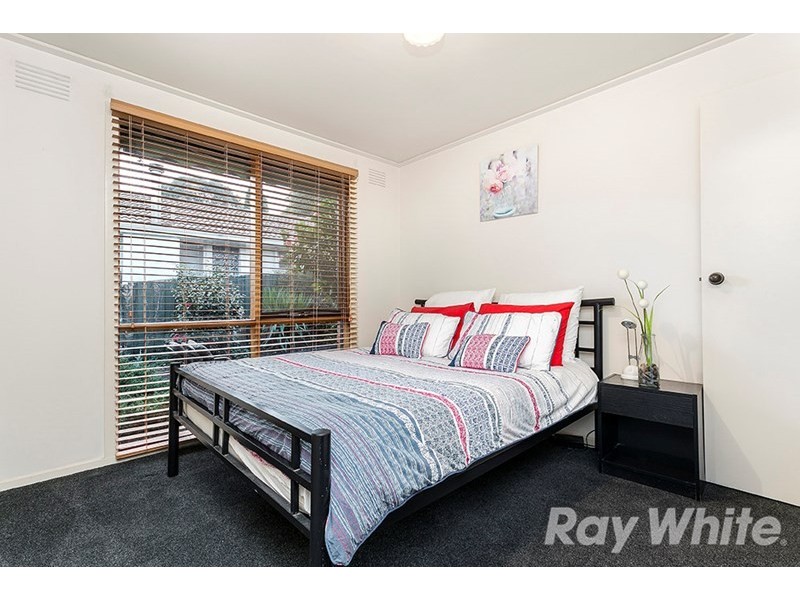 1 Locksley Chase, Vermont VIC 3133