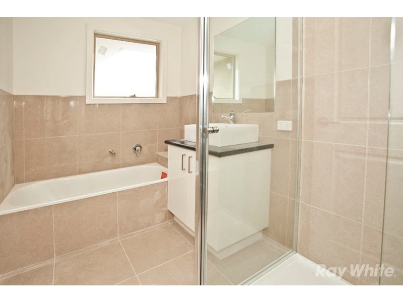 2/6 Roberts Avenue, Mulgrave VIC 3170