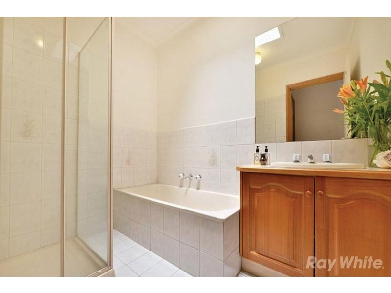2/106 Whalley Drive, Wheelers Hill VIC 3150
