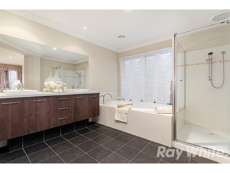 11 Braeburn Parade, Rowville VIC 3178