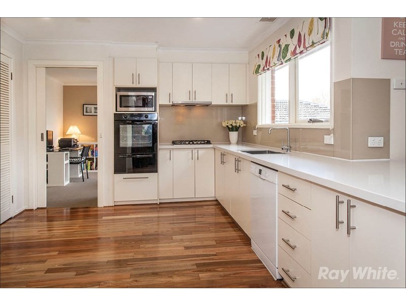 4 Eastleigh Drive, Glen Waverley VIC 3150