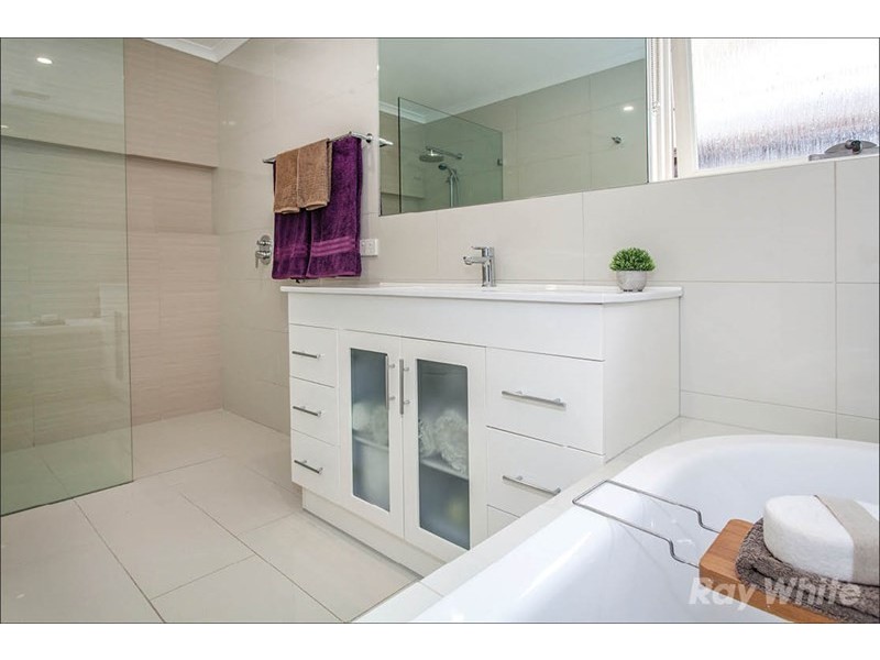 4 Eastleigh Drive, Glen Waverley VIC 3150