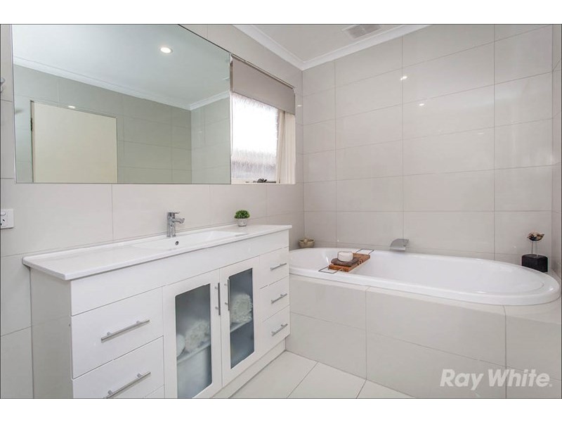 4 Eastleigh Drive, Glen Waverley VIC 3150