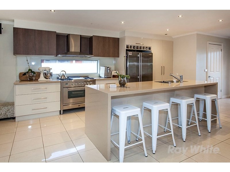 16 Amblecote Crescent, Mulgrave VIC 3170