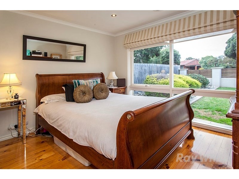 16 Amblecote Crescent, Mulgrave VIC 3170