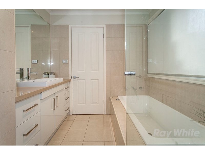 16 Amblecote Crescent, Mulgrave VIC 3170