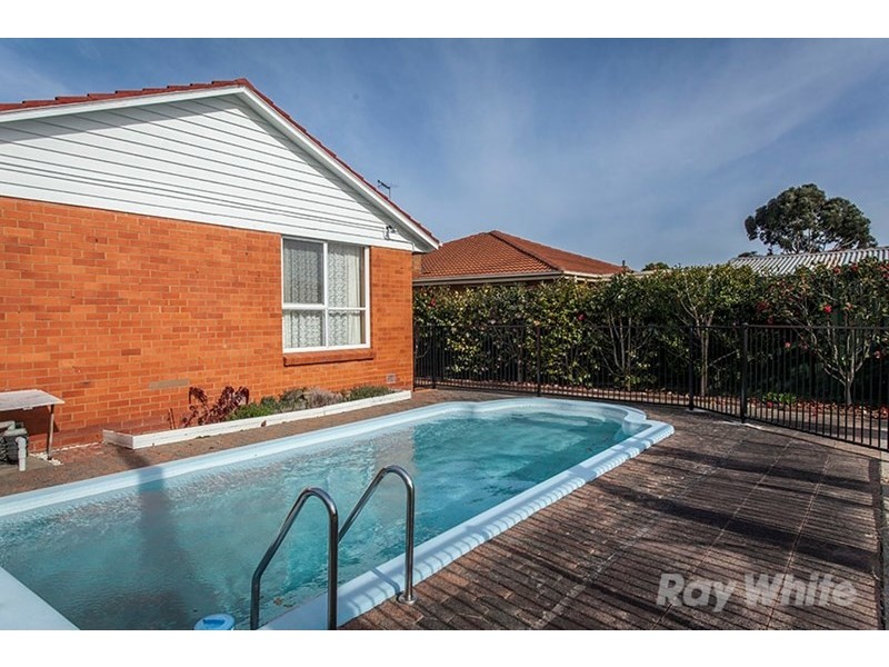 9 Whites Lane, Glen Waverley VIC 3150