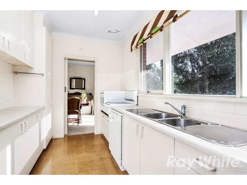 1 Betty Court, Mount Waverley VIC 3149