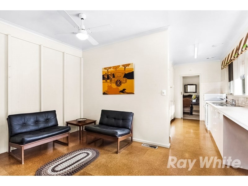 1 Betty Court, Mount Waverley VIC 3149