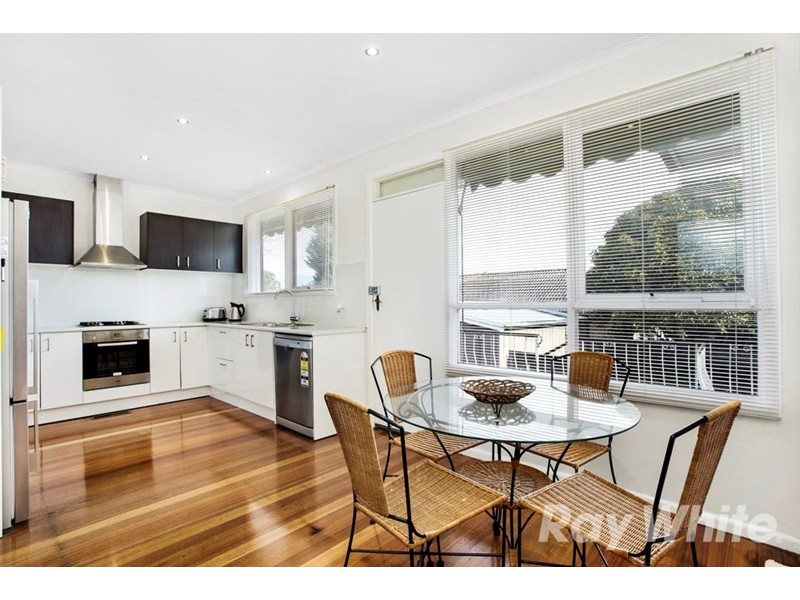 98 Whites Lane, Glen Waverley VIC 3150